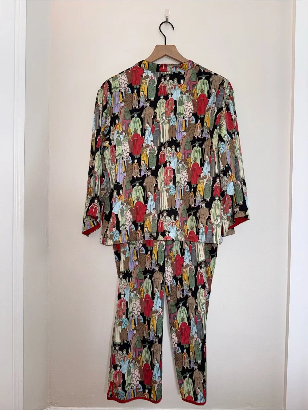 Natori Multicolor Figurine-Print Pajama Set with Red Trim - Picture 2 of 10